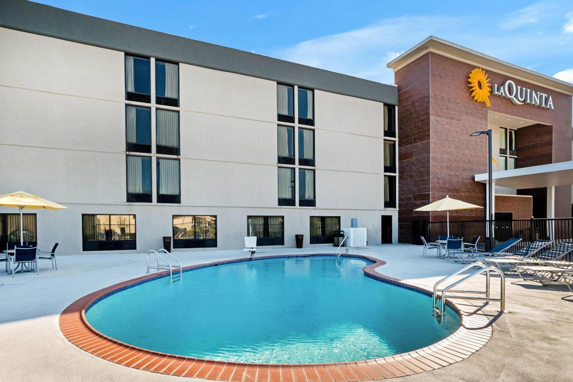 La Quinta By Wyndham Columbus Ms Exterior foto
