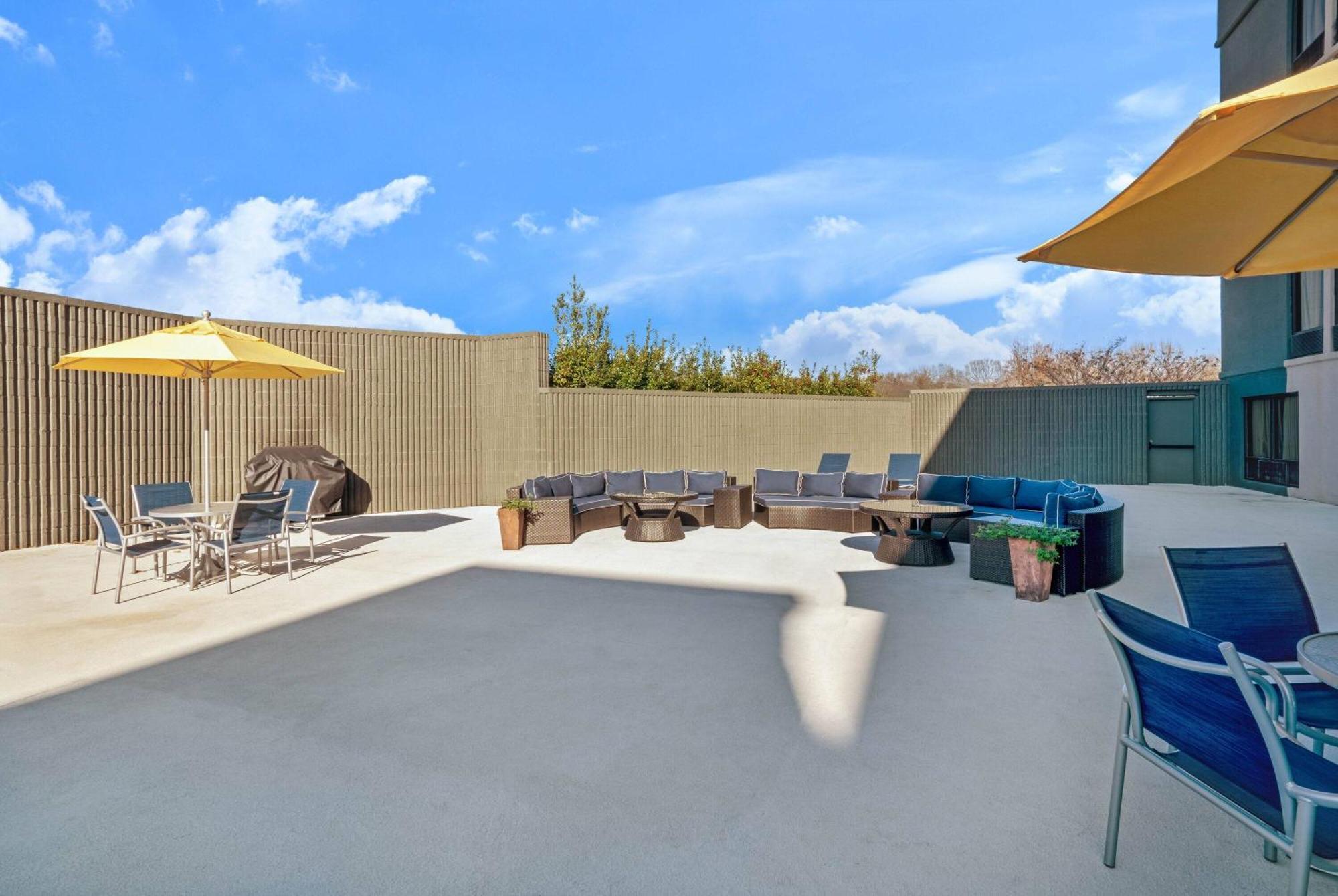 La Quinta By Wyndham Columbus Ms Exterior foto